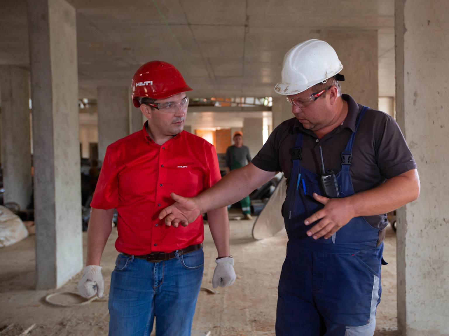 Contractors and project stakeholders discussing bid and field execution